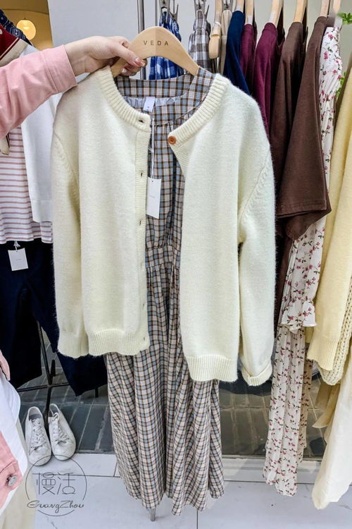 廣州服裝批發(fā)市場(chǎng)又清倉,100元拿下3件,最遲9號(hào)結(jié)束,撿寶要快點(diǎn)